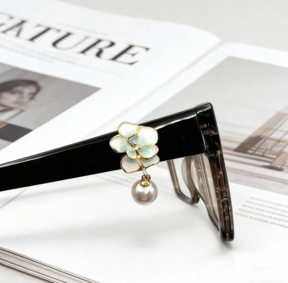 Magnetic sunglass clip-on